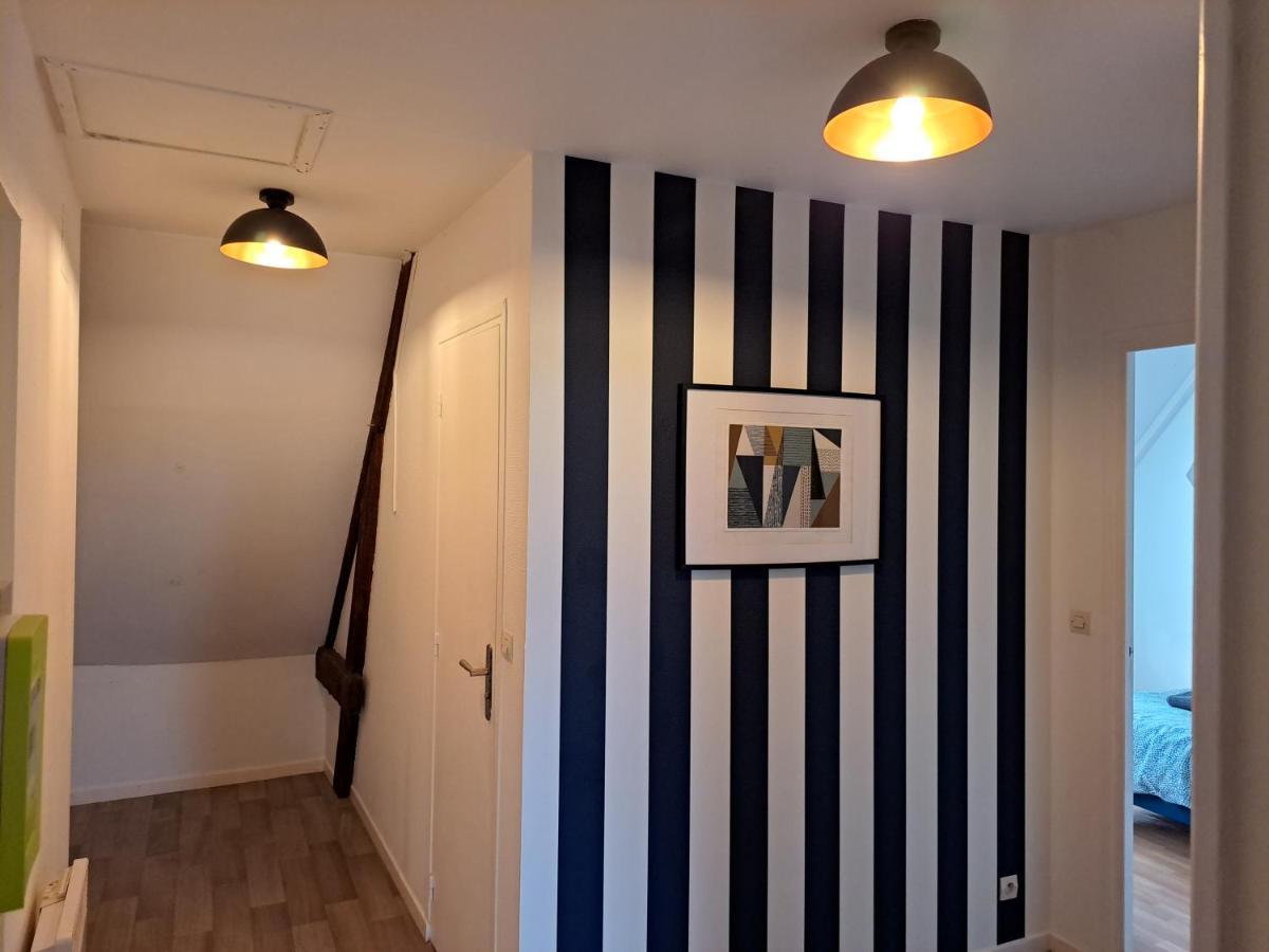 Suite Du Crypto - Vue Imprenable Sur La Place Du Forum Reims Esterno foto