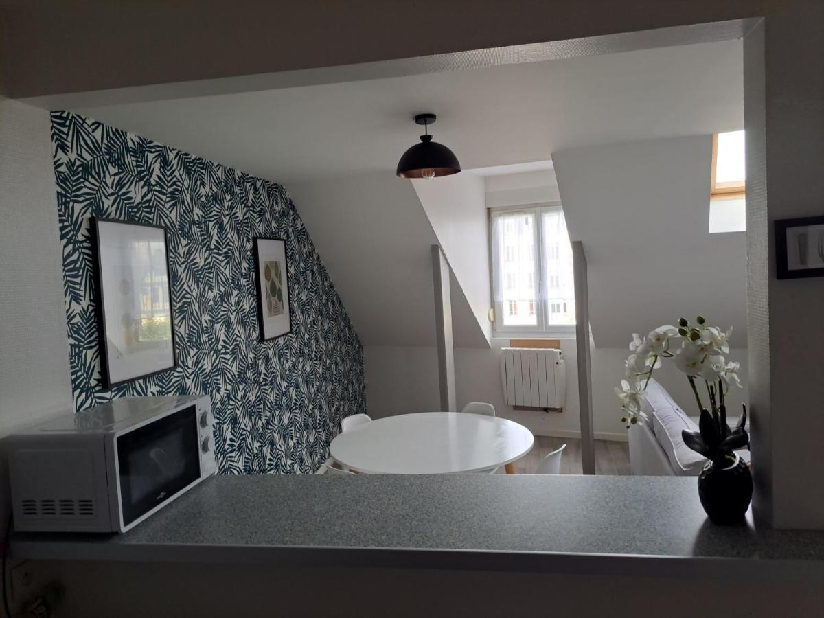 Suite Du Crypto - Vue Imprenable Sur La Place Du Forum Reims Esterno foto